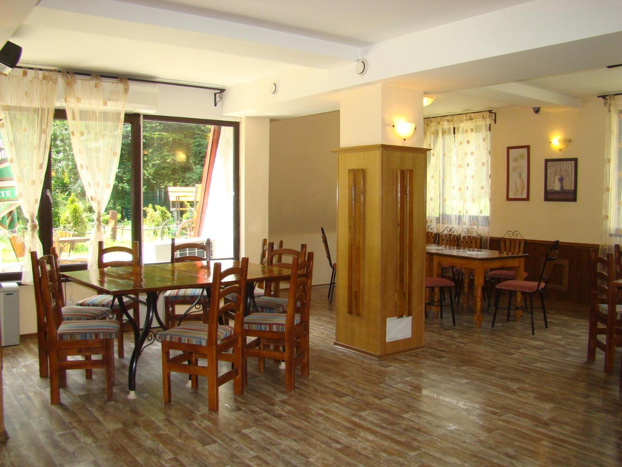 Hotel Zada Предял Ресторан фото